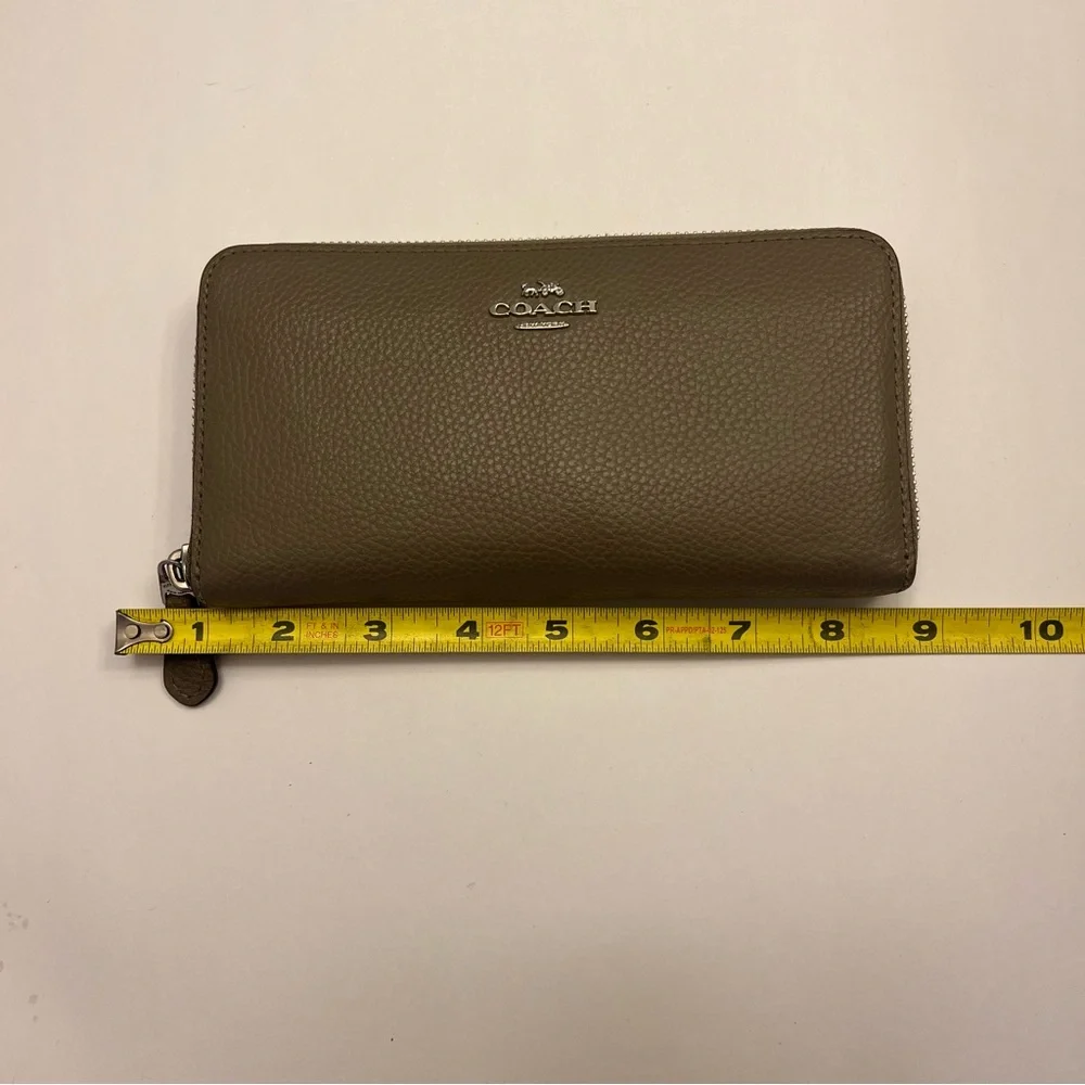 Coach Zippy‎ Leather Long Wallet